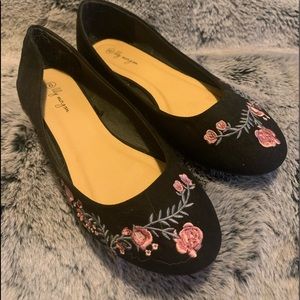 Absolutely Gorgeous Lily AND Morgan Ballet Flats With Ornate Flowers-Size 9